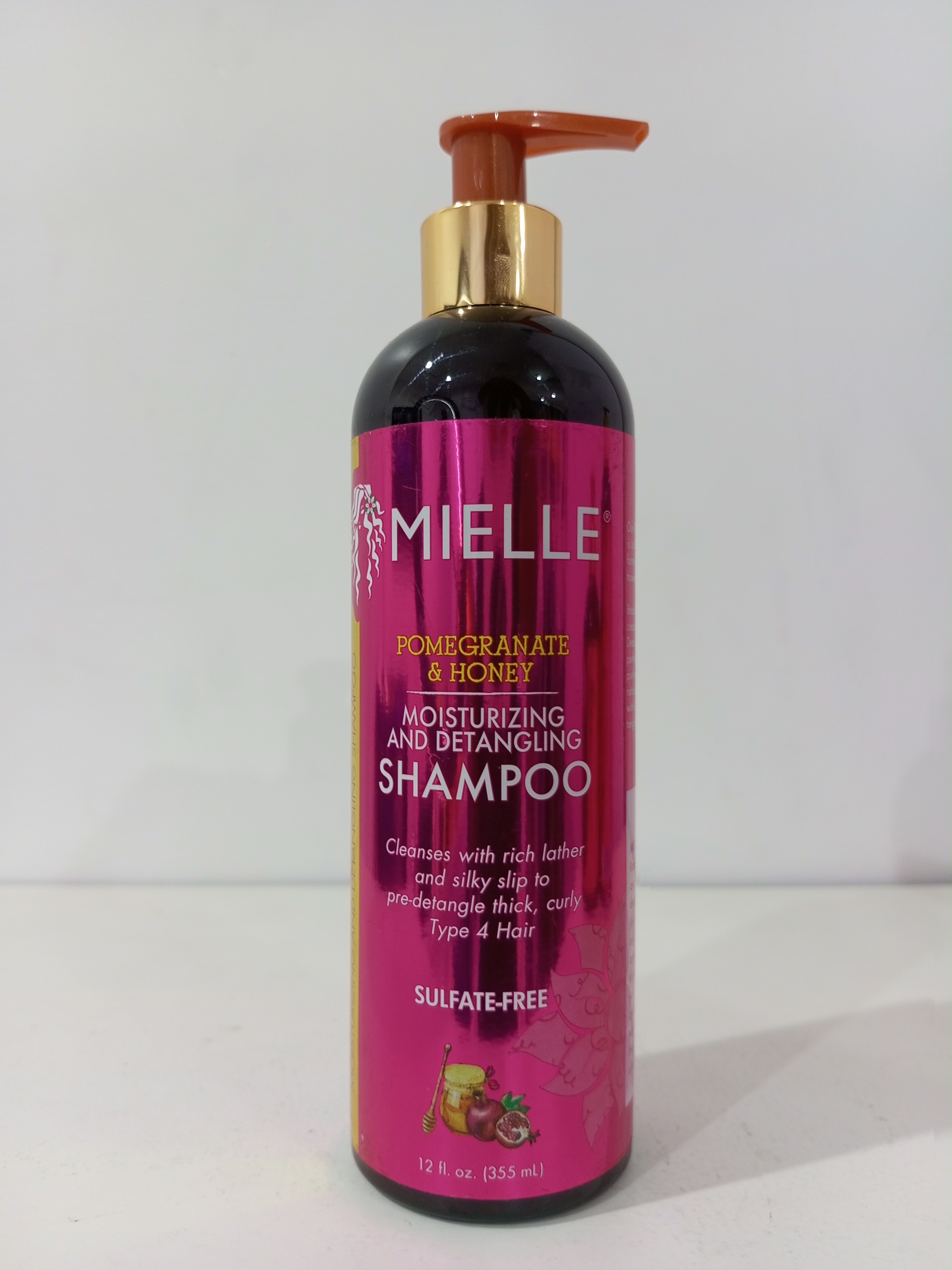 Mielle Pomegranate & Honey Moisturizing and Detangling shampoo